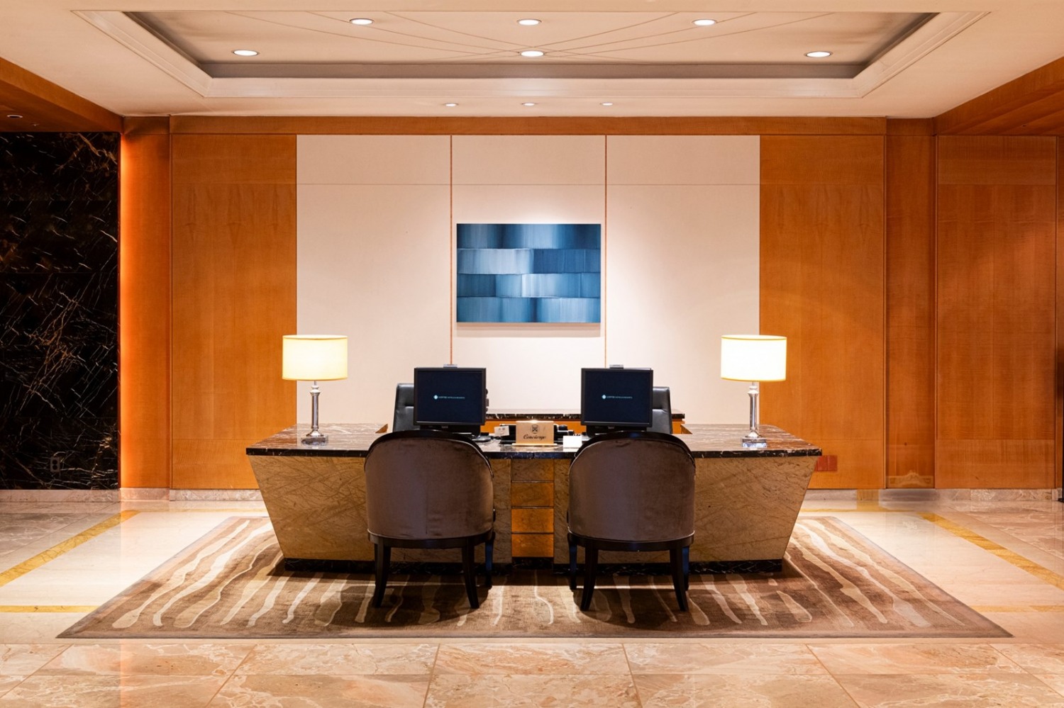 롯데호텔 서울, 심문섭 작가 대표작 ‘The Presentation(제시)’ 중 6점 전시