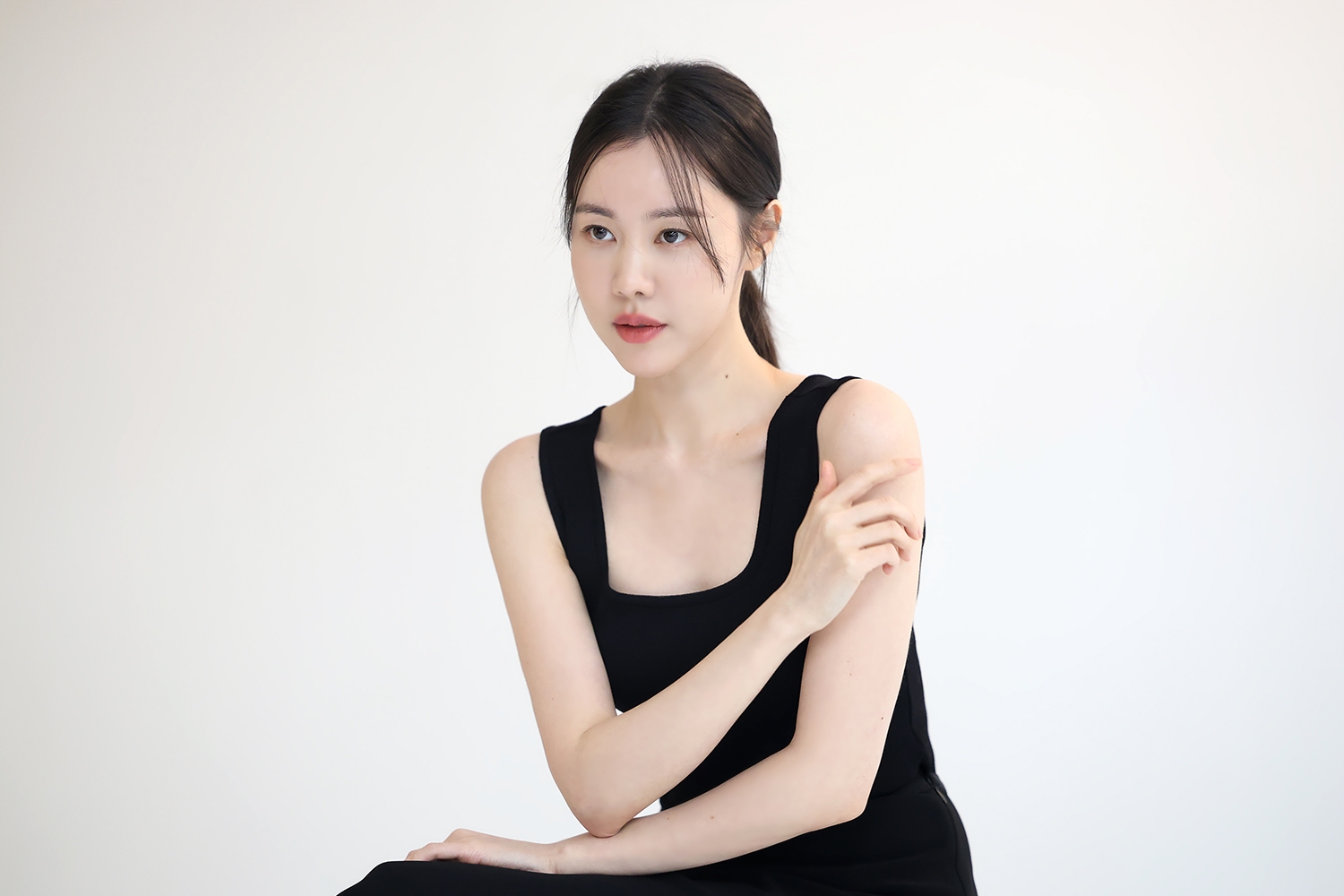 김예원, 2024년 시작을 알리는 프로필 비하인드 공개…‘청량+뷰티+시크’
