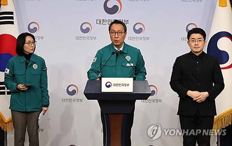 브리핑하는 박민수 차관(사진=연합)