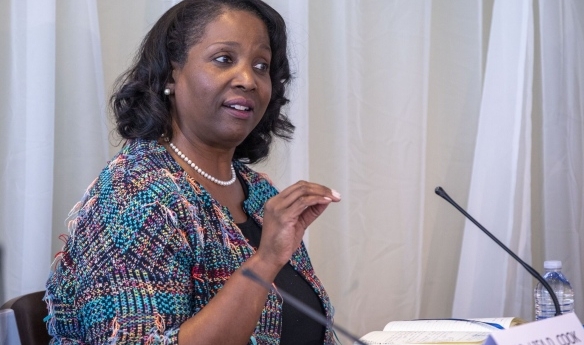 (상보) 쿡 연준 이사 "금리인하 전 인플레 추가 진전 보길 원해"