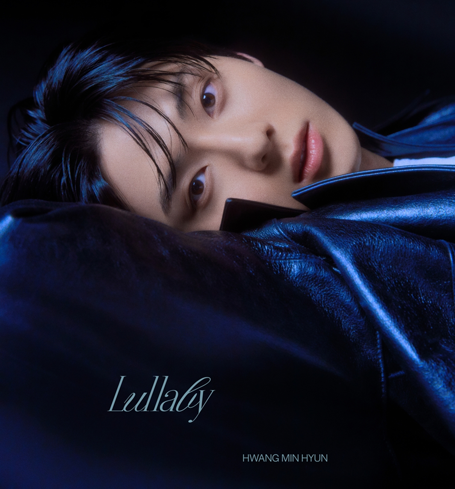 황민현, 신곡 ‘Lullaby’ 첫 오피셜 포토 공개…‘무결점 비주얼+흡인력 강한 눈빛’