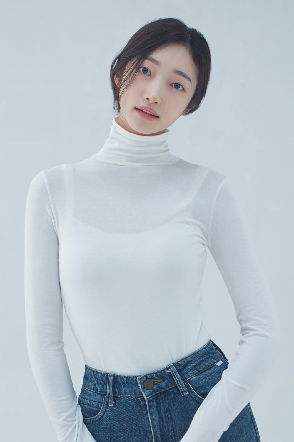 지혜원, 조보아와 한식구 됐다…엑스와이지 스튜디오와 전속계약 체결