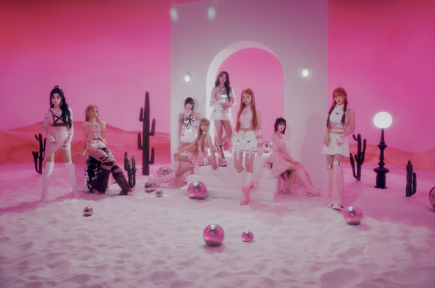 유니스, 신보 단체→코토코X엘리시아X오윤아X임서원 4인 콘셉트 포토 공개…러블리·유니크 매력