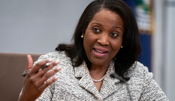 (상보) 연준 쿡 이사 “금리인하에 대한 신중한 접근 필요”