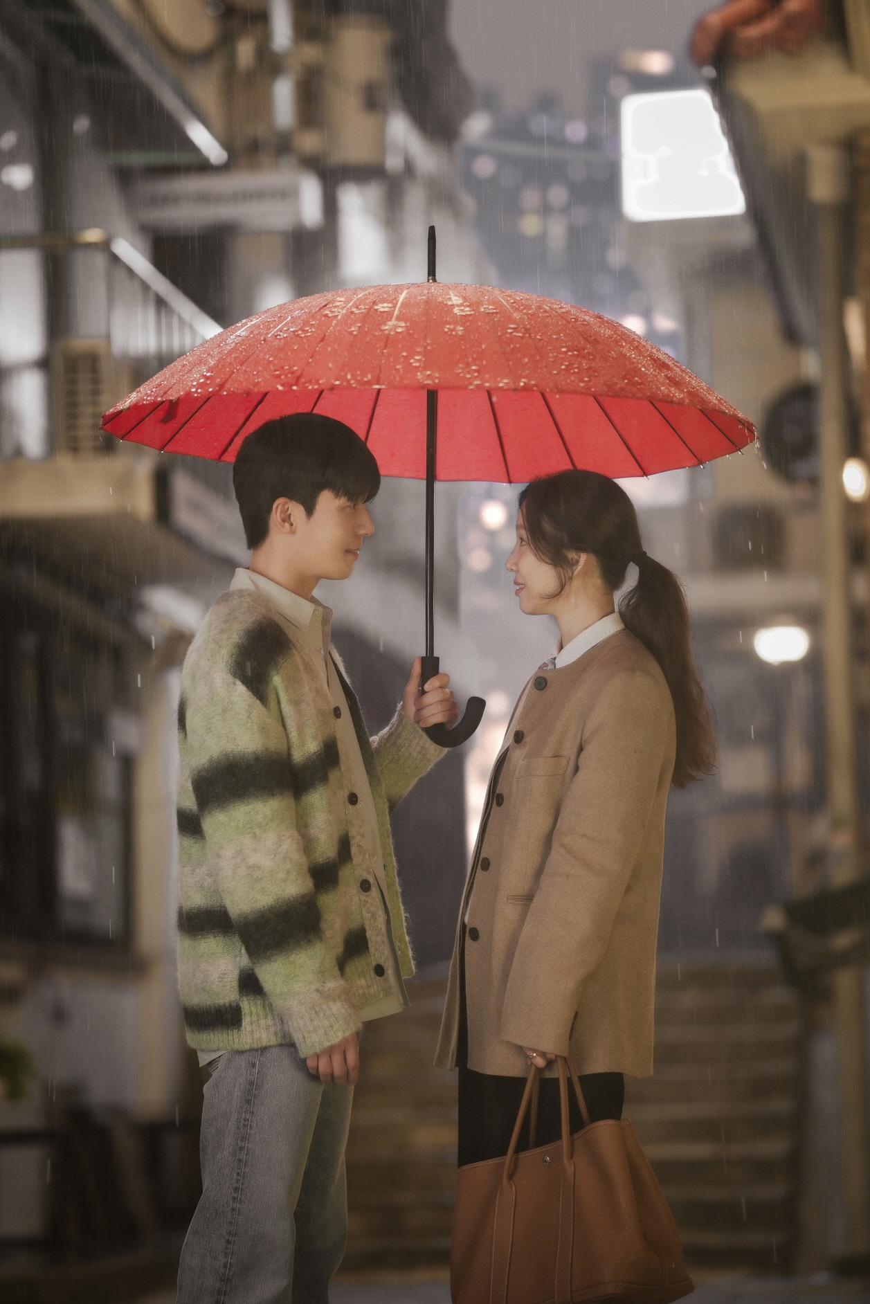 정려원X위하준 ‘졸업’, 5월 11일 편성 확정→커플 스틸 서프라이즈 공개
