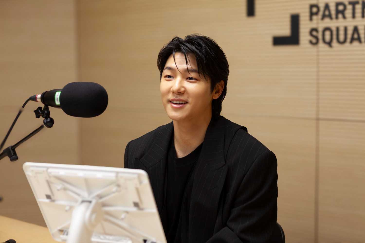 강민혁, ‘아메리칸 팝아트 거장展’ 오디오 가이드 참여…‘감미로운 목소리+또렷한 딕션’