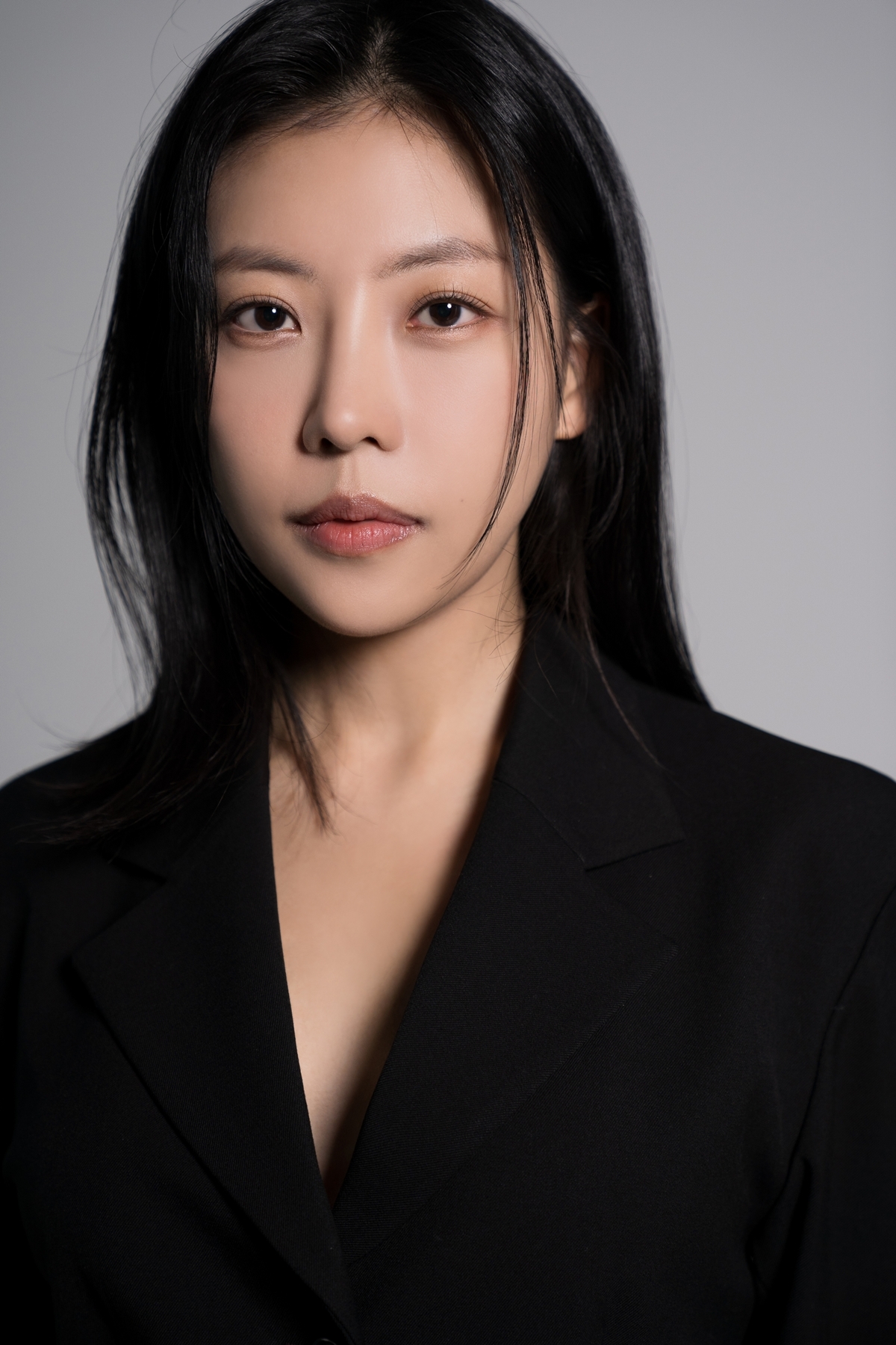 서예화, 다채로운 매력 발산 새 프로필 공개
