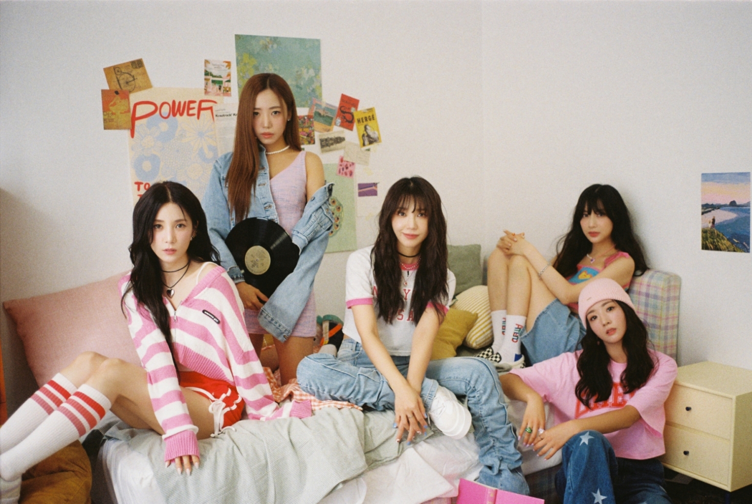 ‘19일 데뷔 13주년’ 에이핑크, 팬들 위한 신곡 ‘Wait Me There’ 발매…리더 박초롱 단독 작사