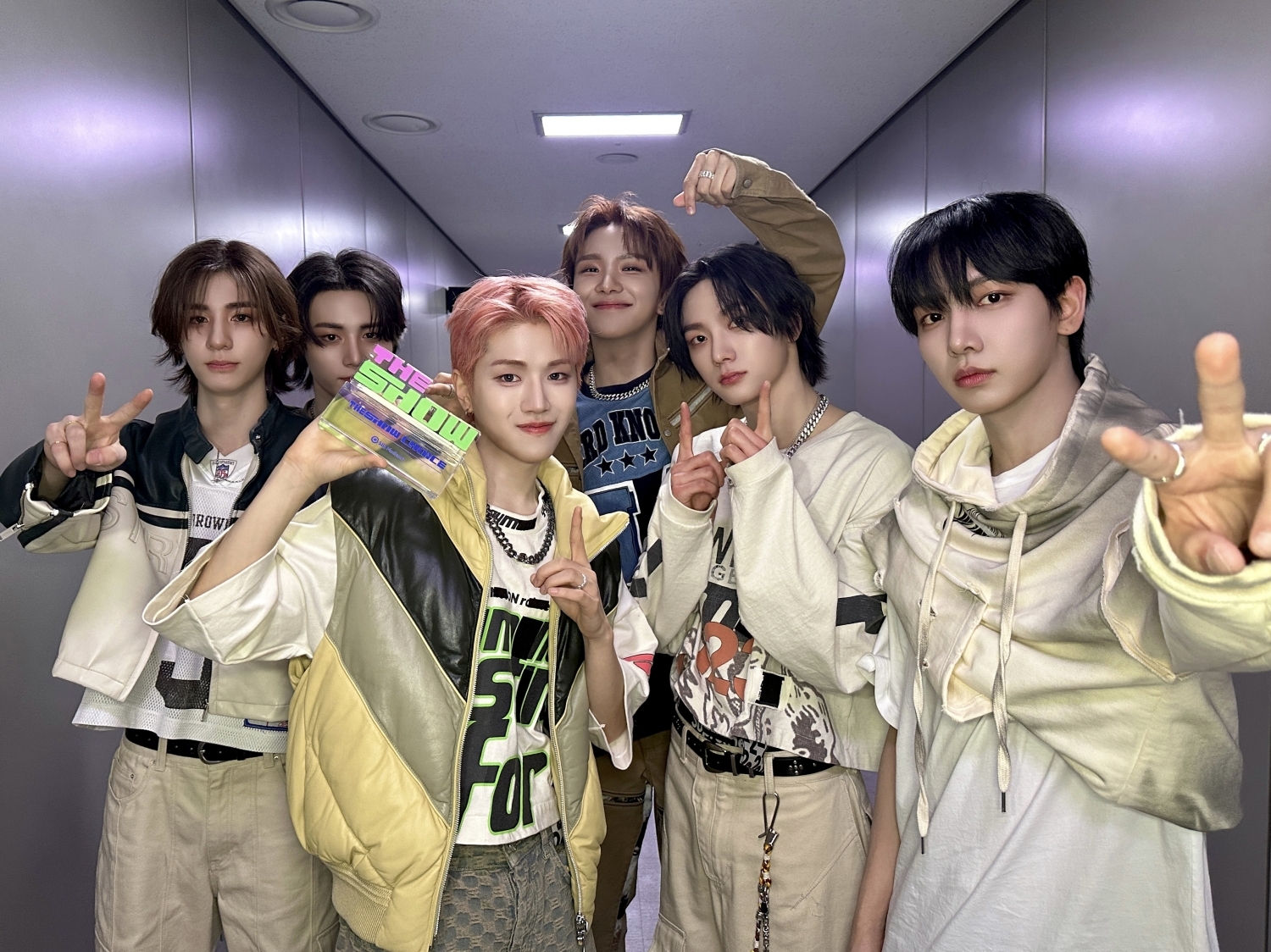 보이넥스트도어, ‘Earth, Wind & Fire’로 ‘더쇼’ 1위…“원도어에게 자랑스러운 가수 될 것”