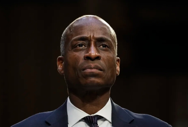 (상보) 연준 제퍼슨 “인플레 추가로 진정될 때까지 금리 동결해야”