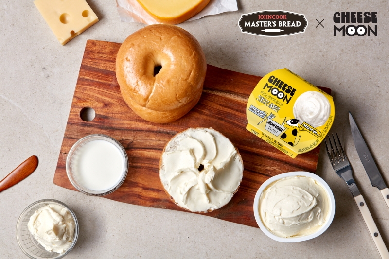 <사진 제공=에쓰푸드, 존쿡 쌀 베이글&치즈문 크림치즈 세트’ 롯데홈쇼핑 최유라쇼 단독 판매>