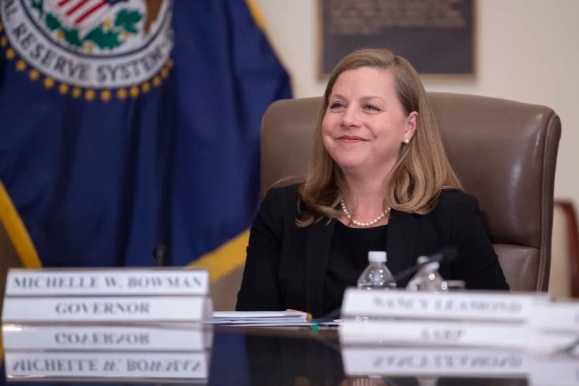 (상보) 연준 보먼 “인플레 더 오래 높은 수준 머물 듯...금리인상 배제 않을 것”