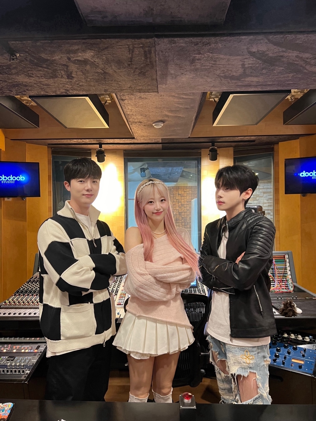 시그니처 지원, 장르 초월 대세 행보…EDM 곡 'Eternal Time' 피처링 참여