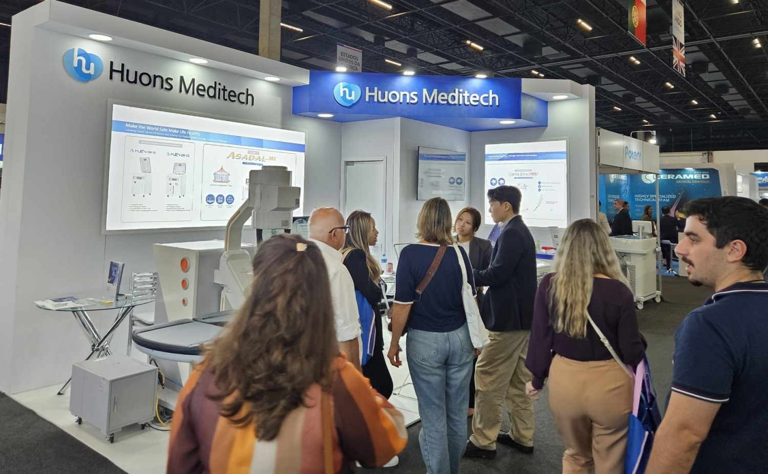 ▲ 휴온스메디텍이 지난 21일부터 24일까지 브라질 상파울루에서 열린 국제의료기기전시회 ' Hospitalar 2024'에 참가해 의료기기 제품을 홍보했다. 사진은 전시 부스 모습.