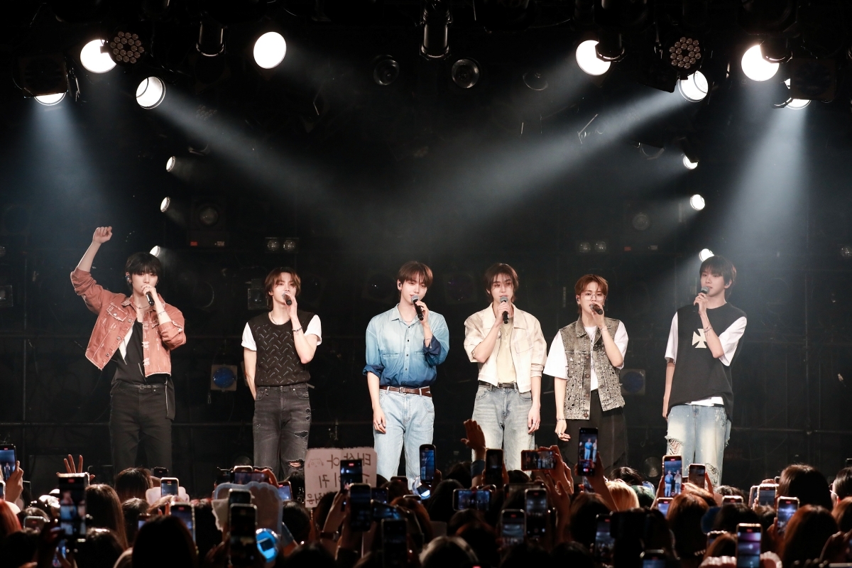 보이넥스트도어, 日 데뷔 싱글 타이틀곡 선공개 맞아 깜짝 라이브 공연…대대적 프로모션 시작