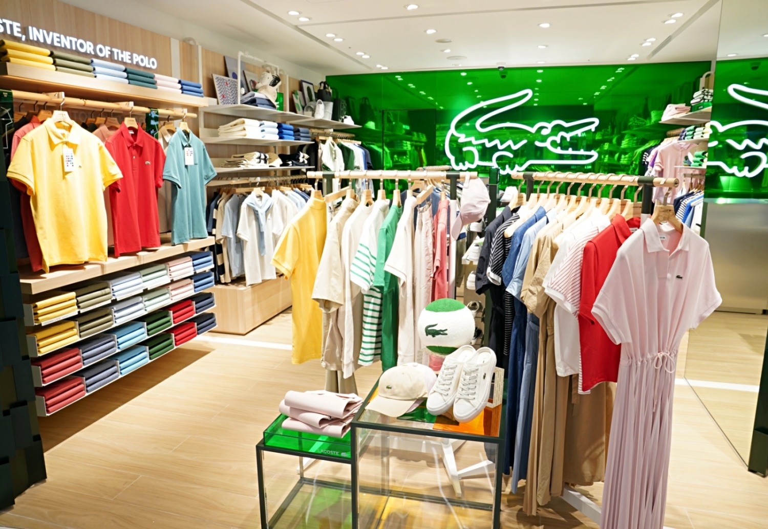 라코스테(LACOSTE), 롯데면세점 명동 본점 오픈. 국내 면세 최초로 뉴 트래블 리테일 컨셉 선봬