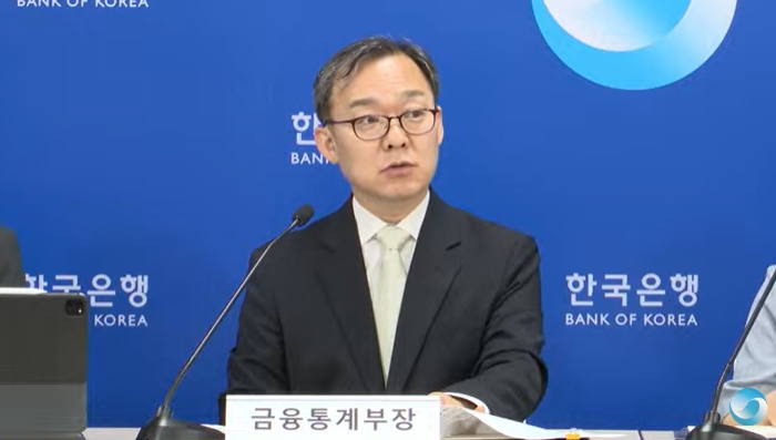 사진= 송재창 금융통계부장이 5일 오전 서울 중구 한국은행에서 2024년 5월 국제수지(잠정)의 주요 특징을 설명하고 있다.