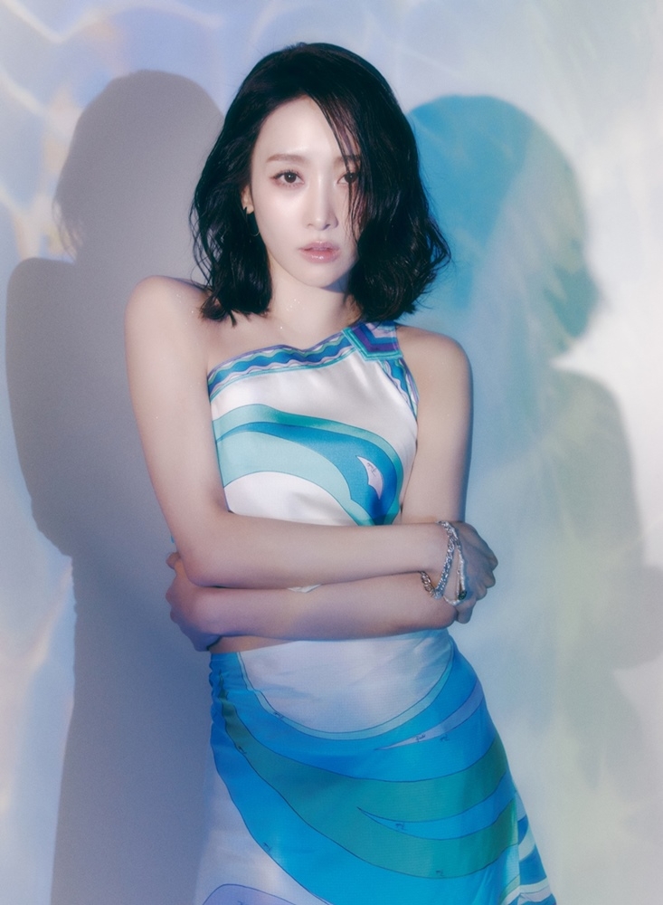 카라 니콜, 싱글 'I Do I Do' 콘셉트 포토 공개…블루&화이트 스타일링