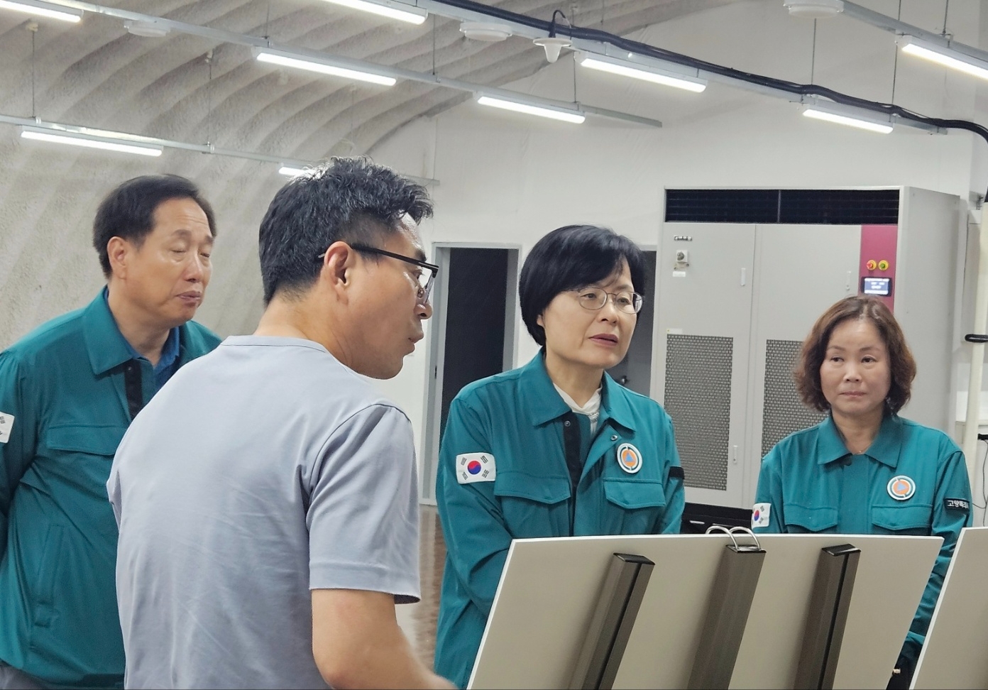 민방위 정부지원 주민대피소'를 현장점검하고 있는 이정화 제2부시장