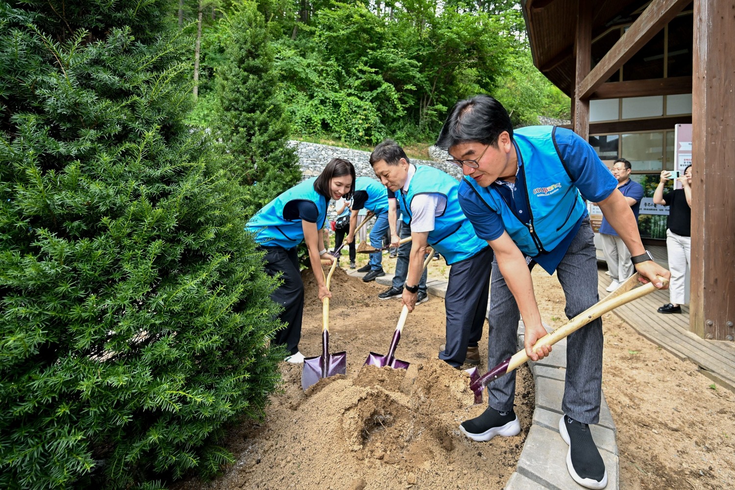 쿠팡풀필먼트서비스, 국립횡성숲체원 ‘CFS 숲’ 조성 기념식수