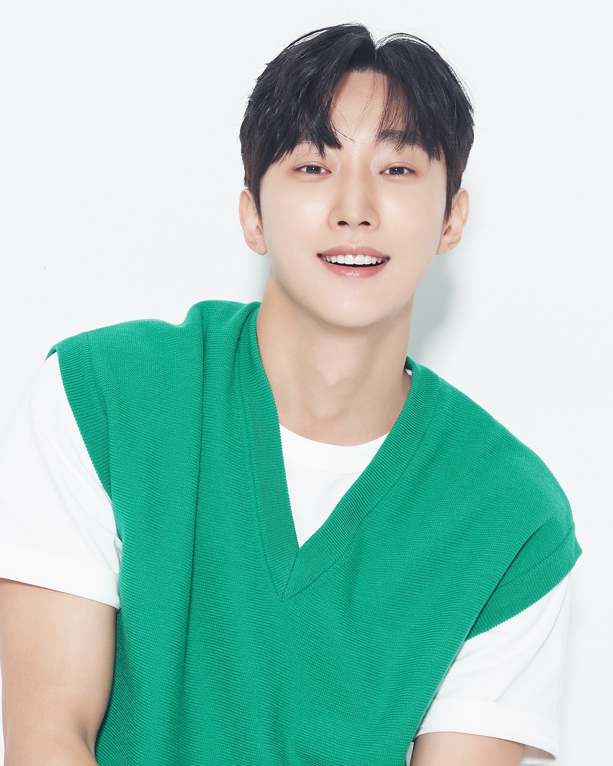 진영, 첫 단독 아시아 투어 팬미팅 개최…열일 행보 속 특급 팬사랑