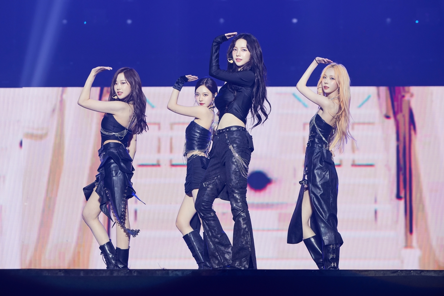 에스파, 싱가포르 첫 공연도 성공적…‘공연 전석 매진+열정적 떼창 응원’