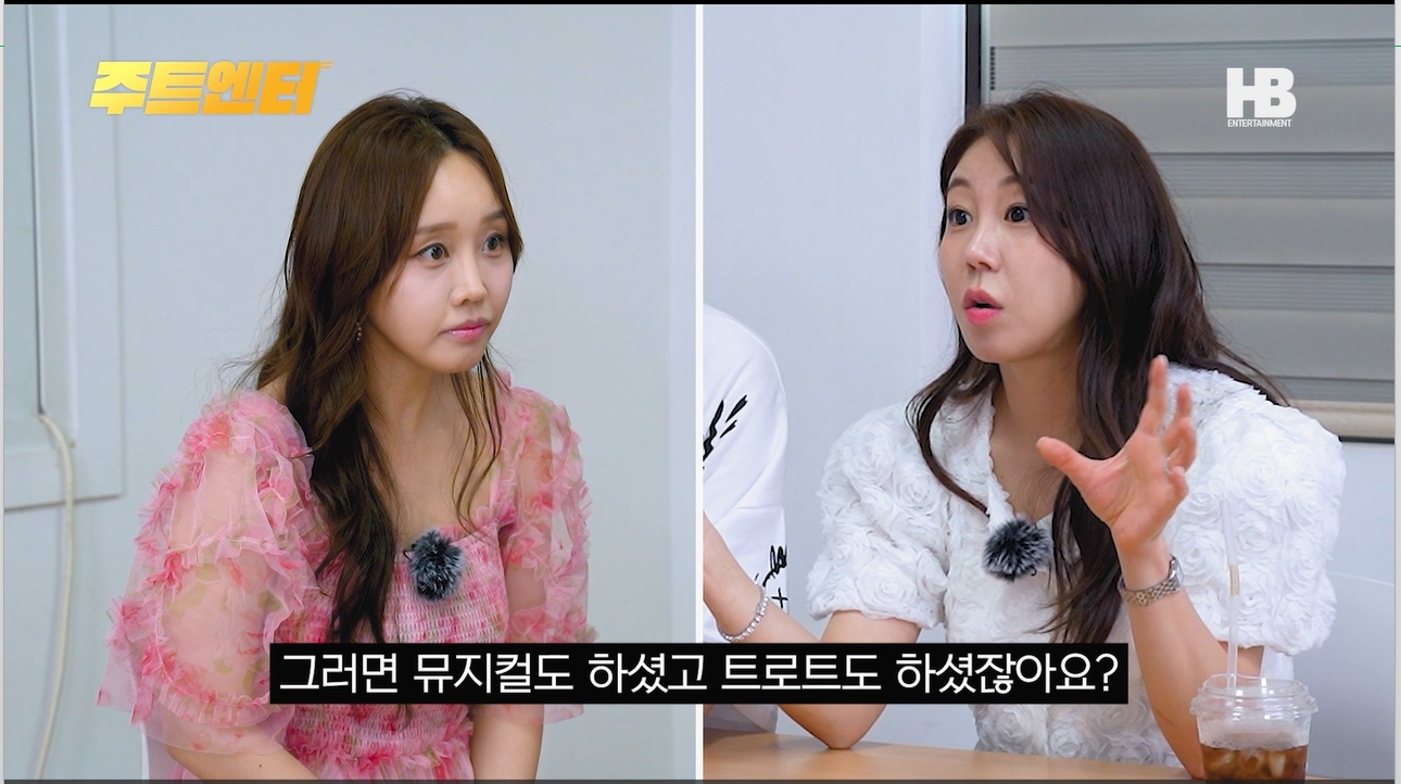 사진=게스트 가수 진혜진(좌), MC 황인선(우) / 출처=〈주간트로트〉 영상캡쳐