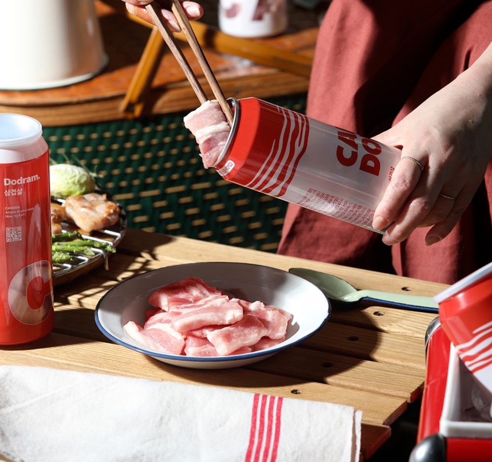 MZ세대 홀린 SNS핫템, 이색 패키지부터 갓성비까지 식품업계 “튀어야 산다”