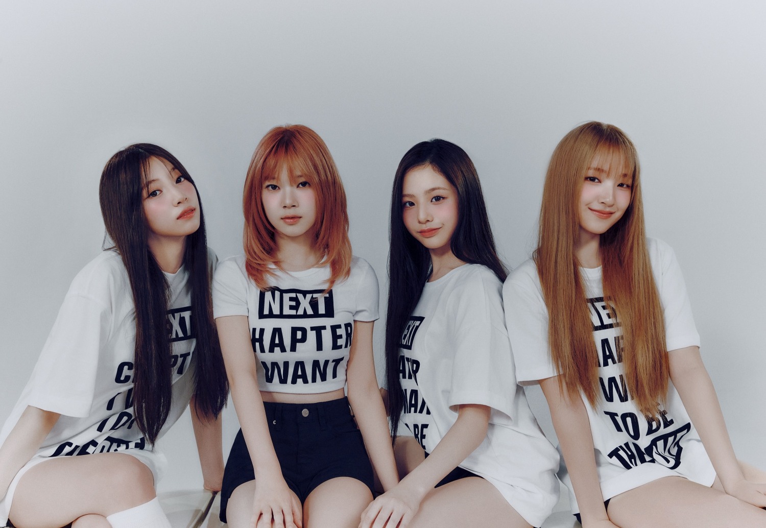 유니스, 'CURIOUS' 새 버전 콘셉트 포토 오픈… 단체복 스타일링도 완벽 소화