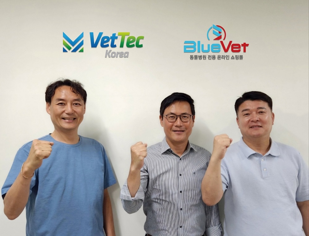 왼쪽부터 뉴패러다임인베스트먼트 박제현 공동대표,베텍코리아 이승윤 대표, 뉴패러다임인베스트먼트 배상승 공동대표