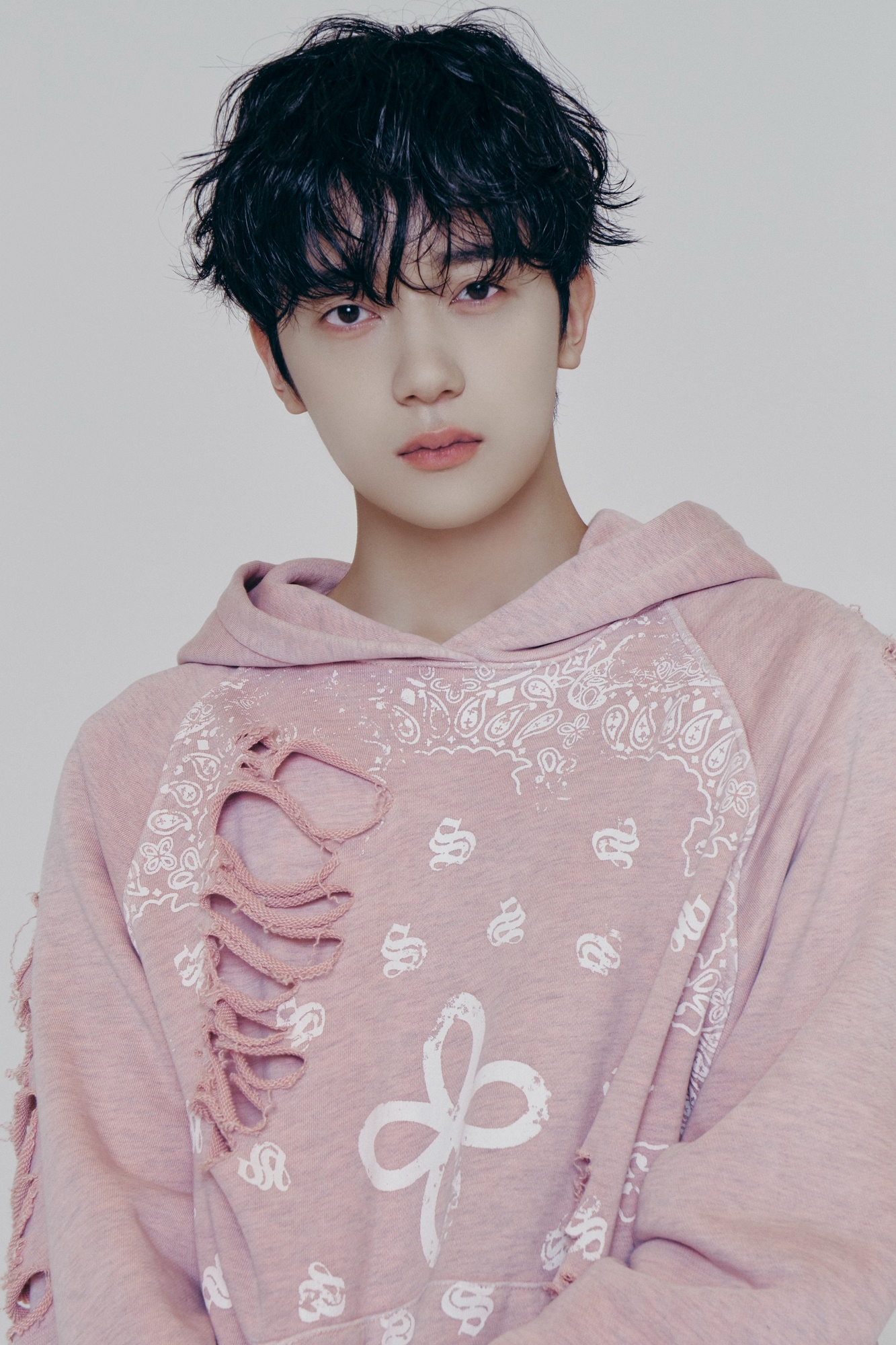 ‘유어 아너’ 오메가엑스 예찬, 영화 ‘매드 댄스 오피스’로 스크린 진출