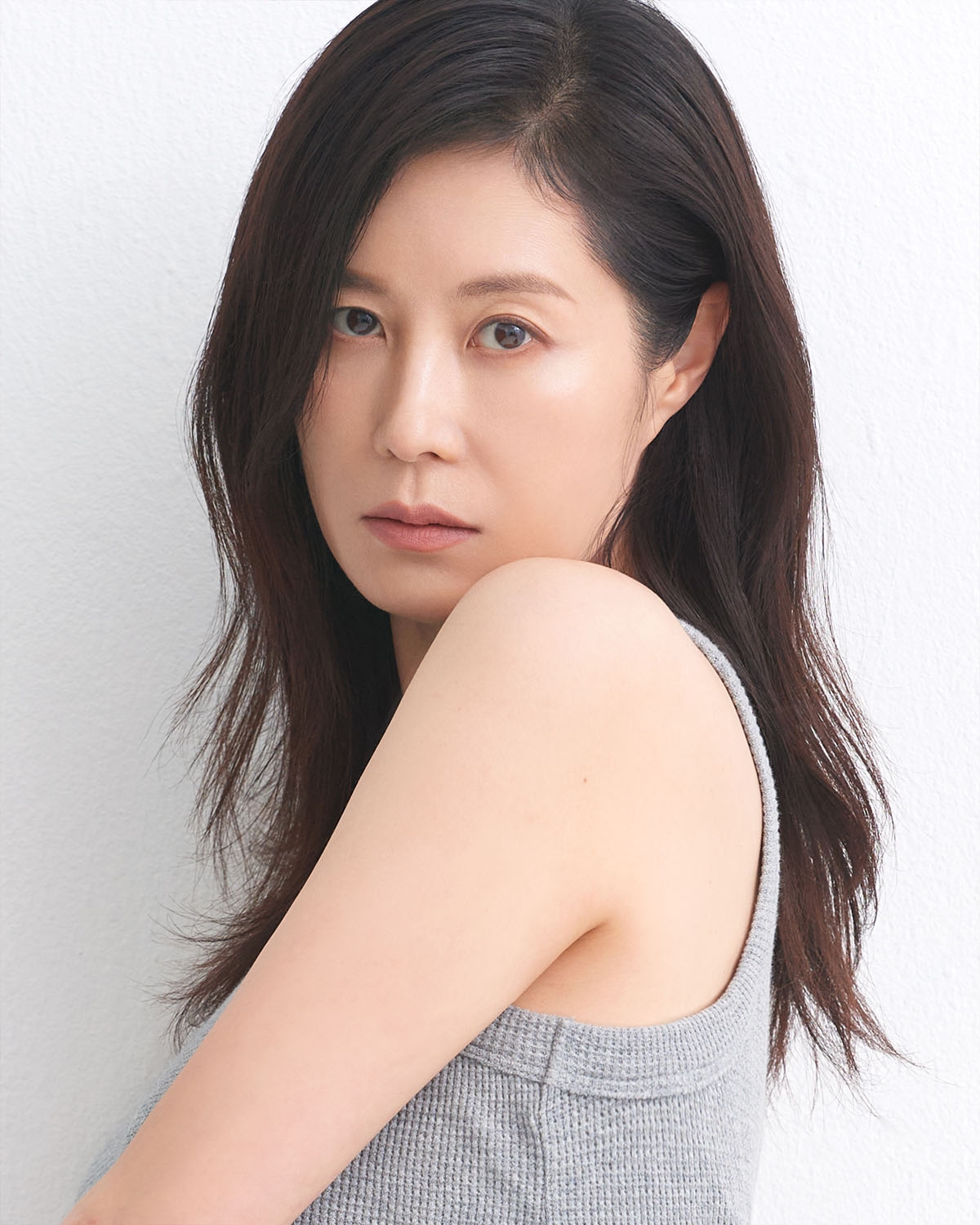 문소리, 새 프로필 공개…명불허전 ‘독보적 아우라’ 증명