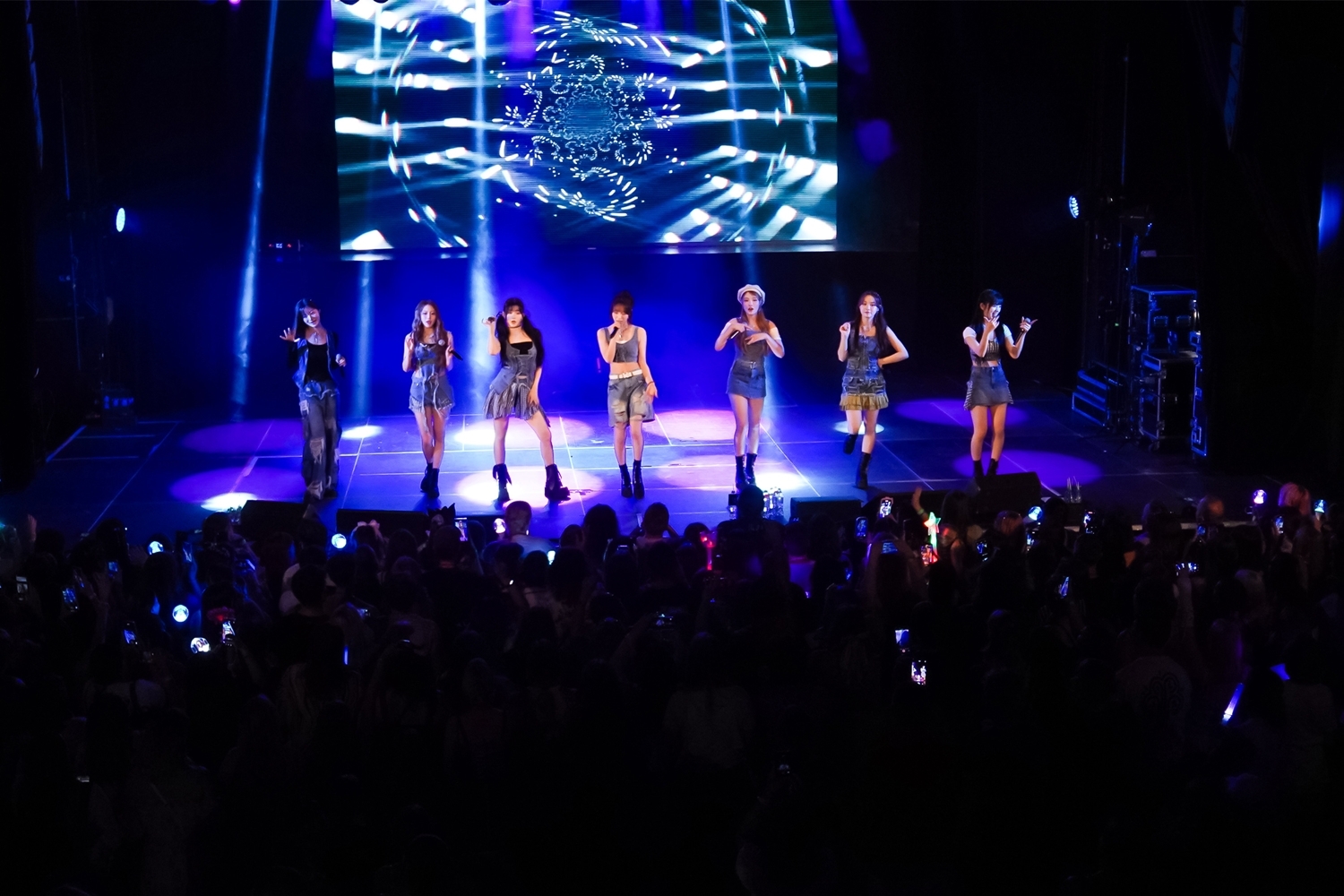 빌리, 폴란드서 첫 월드투어 대미 장식…유럽 이어 미주서 열기ing