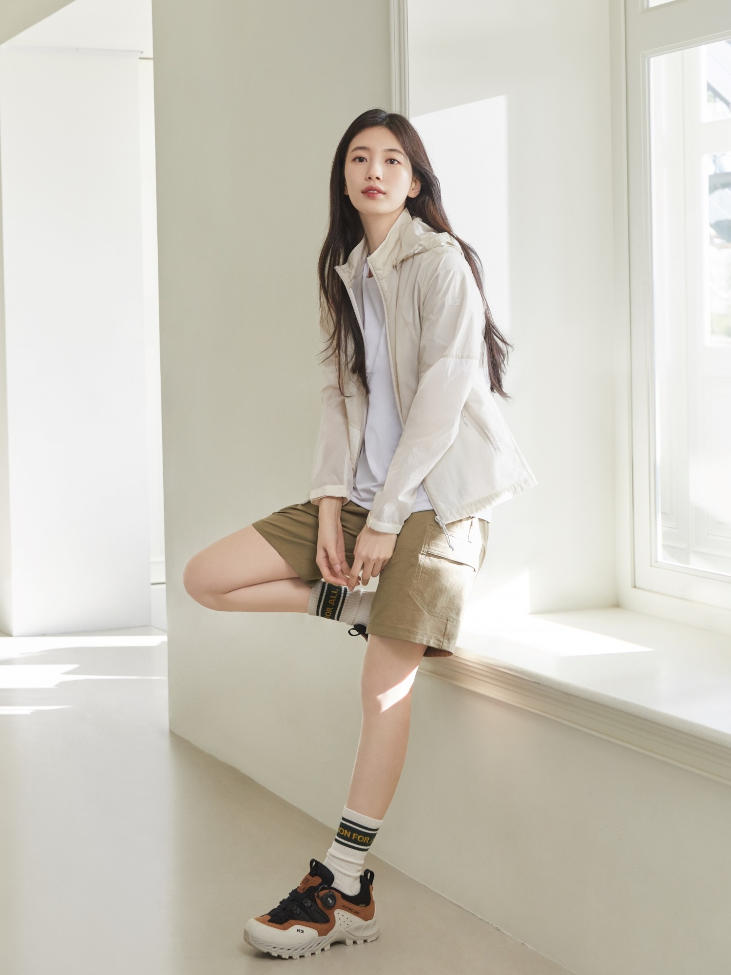 <K2 ‘써라운드 하이퍼 바람막이 자켓’>
