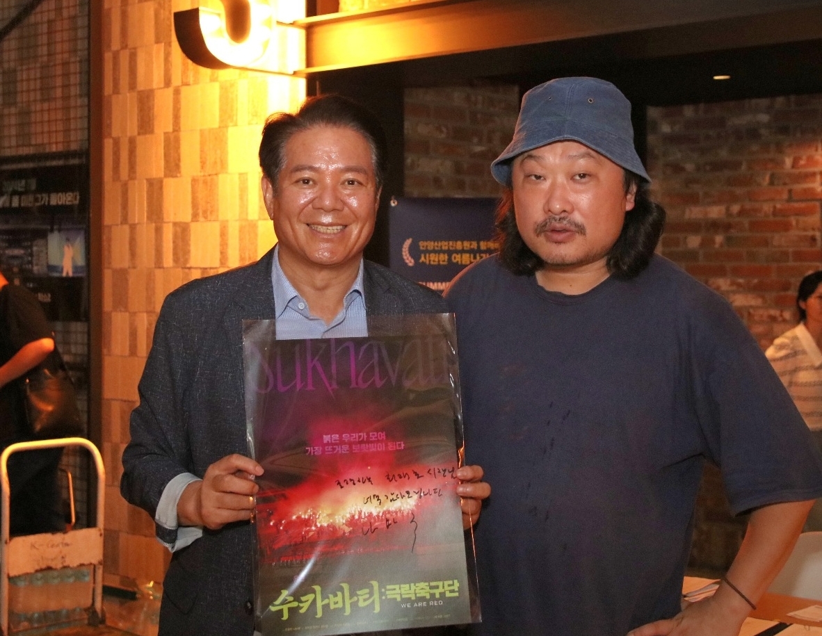 수카바티 개봉일 사진3(최대호 안양시장과 나바루 감독)