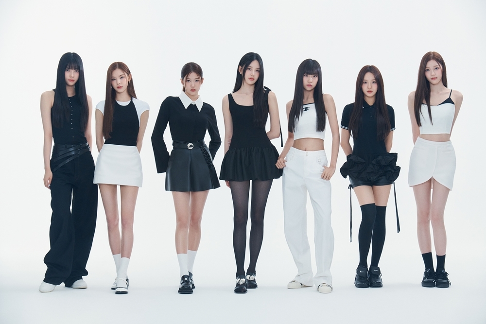 ‘아이랜드2’ 걸그룹 izna(이즈나), 공식 프로필 최초 공개…블랙 앤 화이트로 완성한 7인 7색