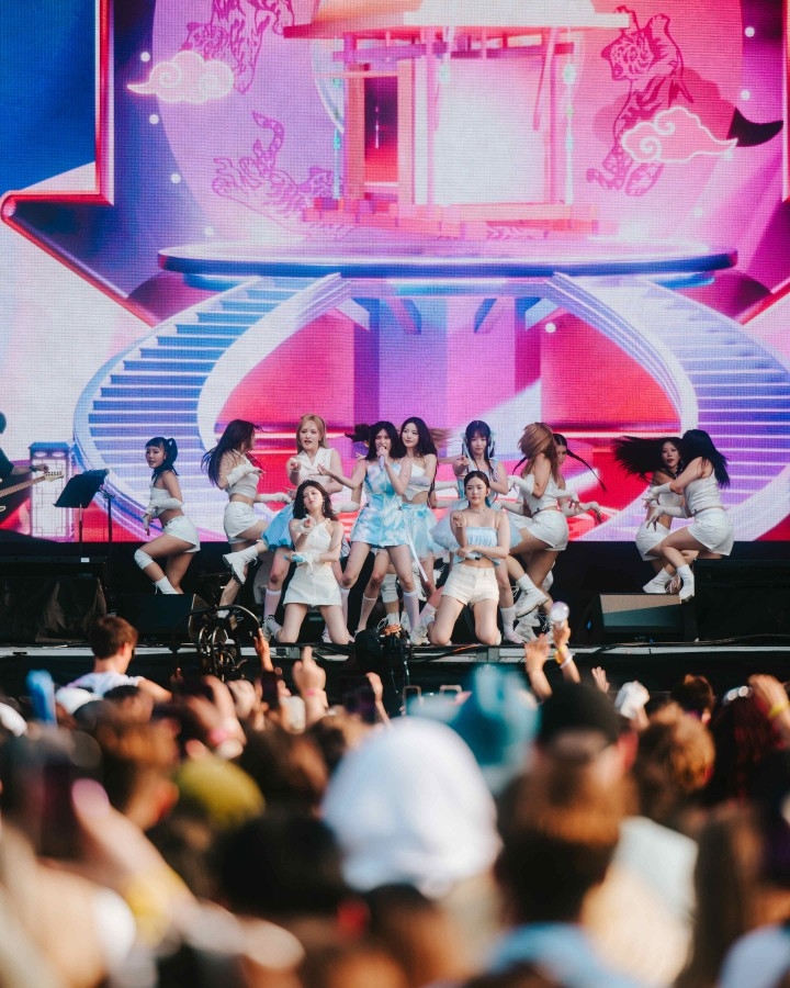 아이브, '롤라팔루자' 첫 출격 신드롬ing…롤링스톤→시카고 선타임스 호평 일색