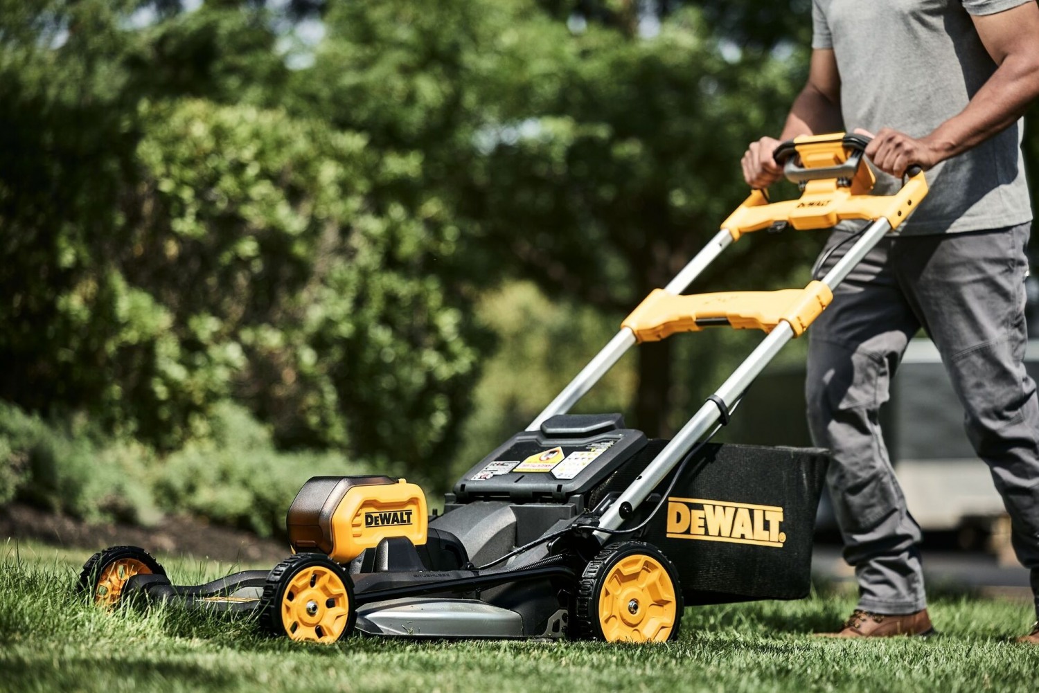 ▲디월트 ‘60V MAX 플렉스볼트 브러쉬리스 잔디깎이(DCMWSP550)’