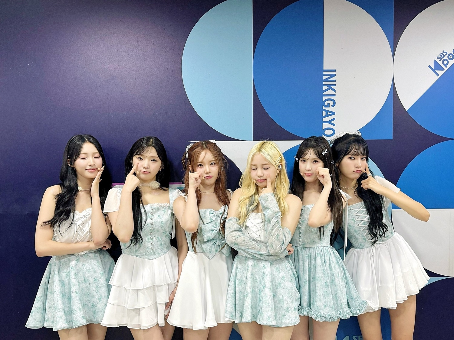 위클리, 미니 6집 5주간의 공식 활동 성료…'서머 요정' 활약 'ON'