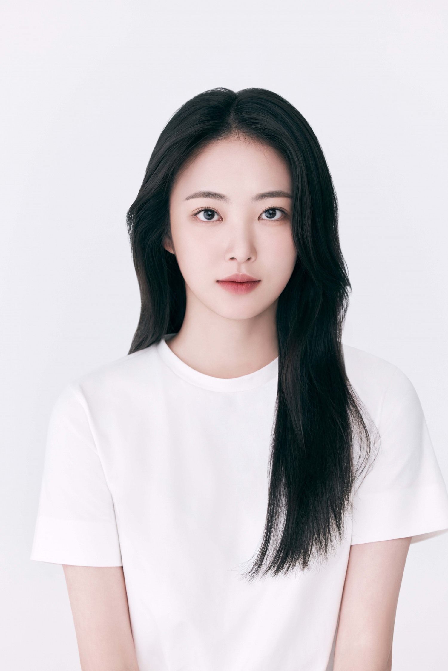 최효주, 새 프로필 공개…깨끗하고 맑은 아우라 속 다채로운 모습