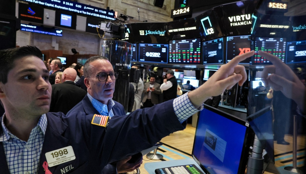 뉴욕증권거래소(NYSE)에서 트레이더들이 일하는 모습. 사진=글로벌에픽 DB