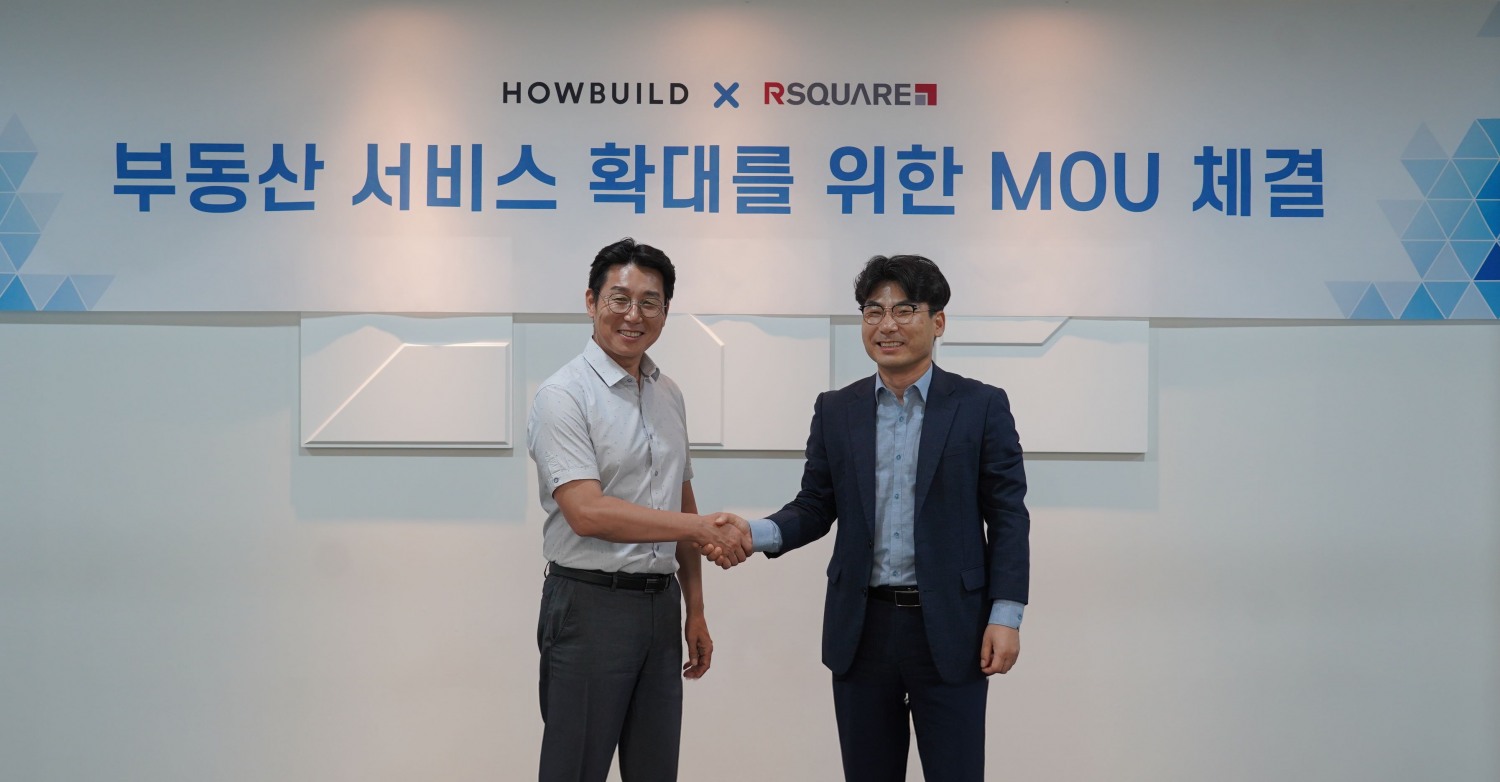 알스퀘어가 건축 IT 플랫폼 기업 하우빌드와 업무 협약을 맺었다. 왼쪽부터 하우빌드 이승기 대표이사, 알스퀘어 이호준 부사장.