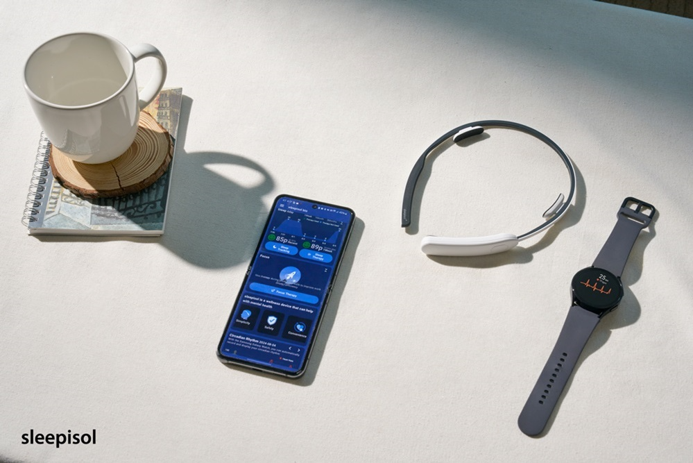 리솔 ‘슬리피솔 바이오’ 앱(App)과 연동 가능한 슬리피솔 플러스, 삼성 갤럭시 워치 (사진제공=리솔)