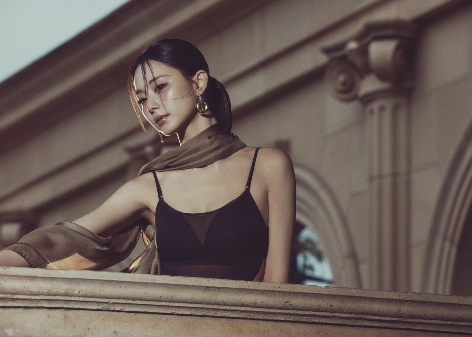 트와이스 쯔위, 솔로 데뷔곡 ‘런 어웨이’ 네 번째 콘셉트 티저 이미지 공개…눈 뗄 수 없는 이지적 아름다움 발산