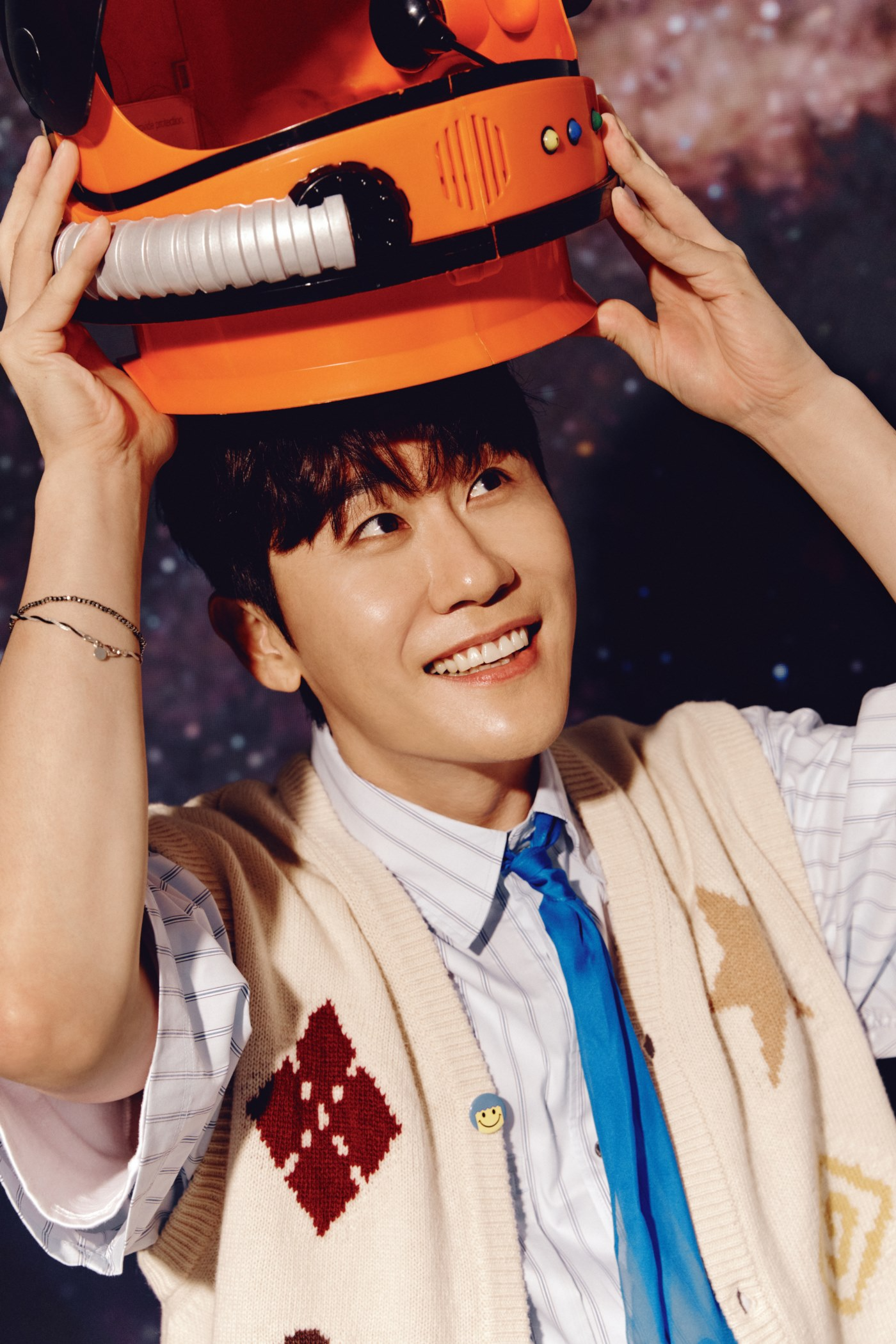 영탁, 미니 앨범 ‘SuperSuper’ 두 번째 콘셉트 포토 공개…우주도 사로잡은 판타지 비주얼