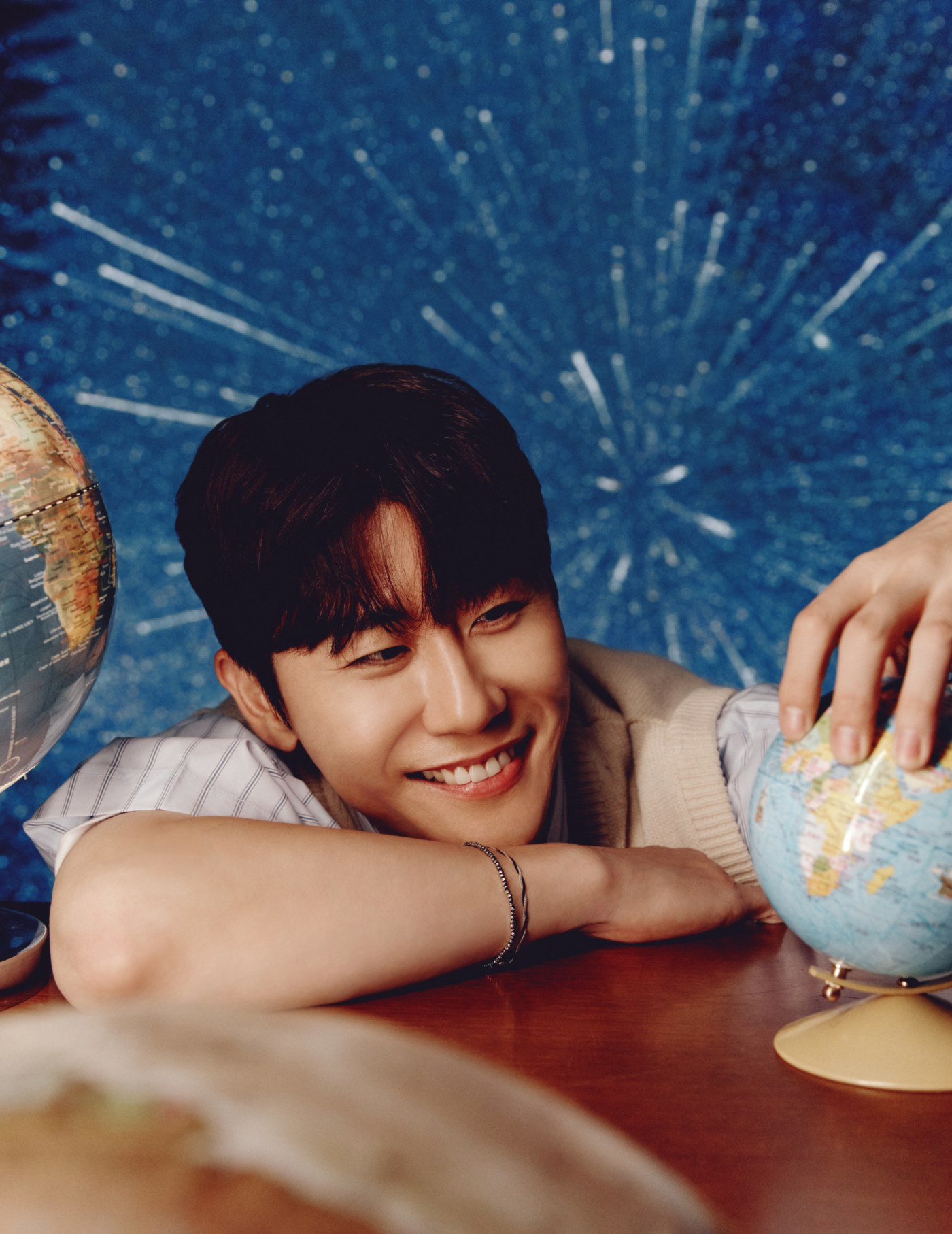 영탁, 미니 앨범 ‘SuperSuper’ 두 번째 콘셉트 포토 공개…우주도 사로잡은 판타지 비주얼