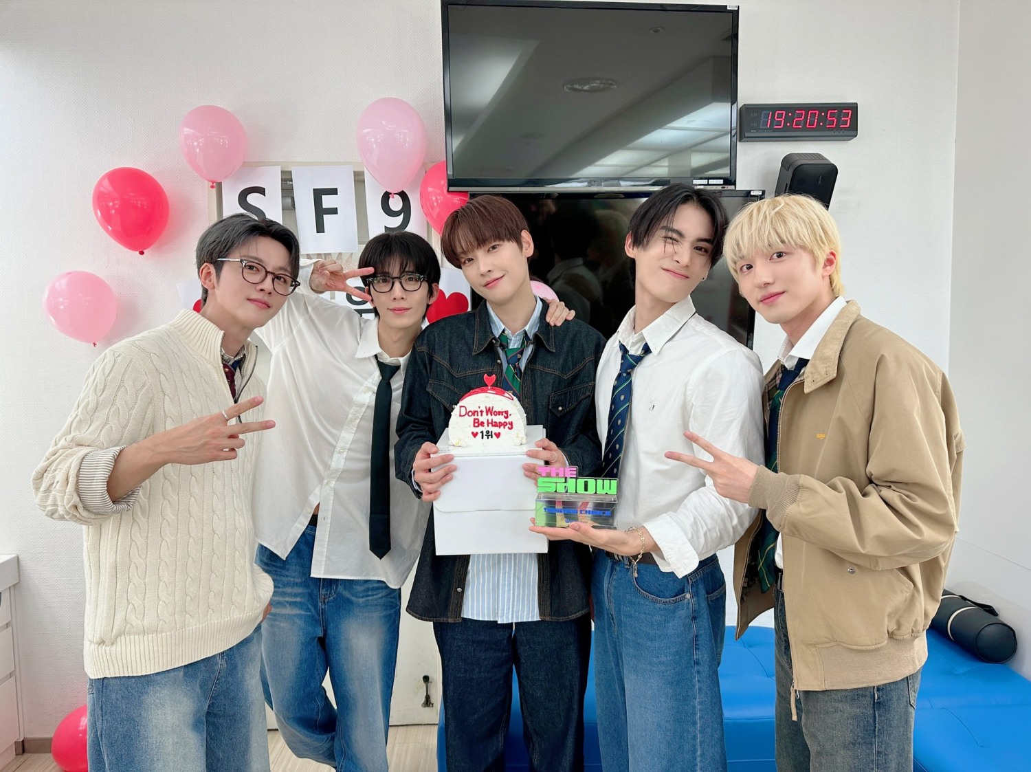 ‘더쇼’ SF9, 컴백 일주일 만에 음악방송 1위…“1등 만들어준 팬분들께 감사”