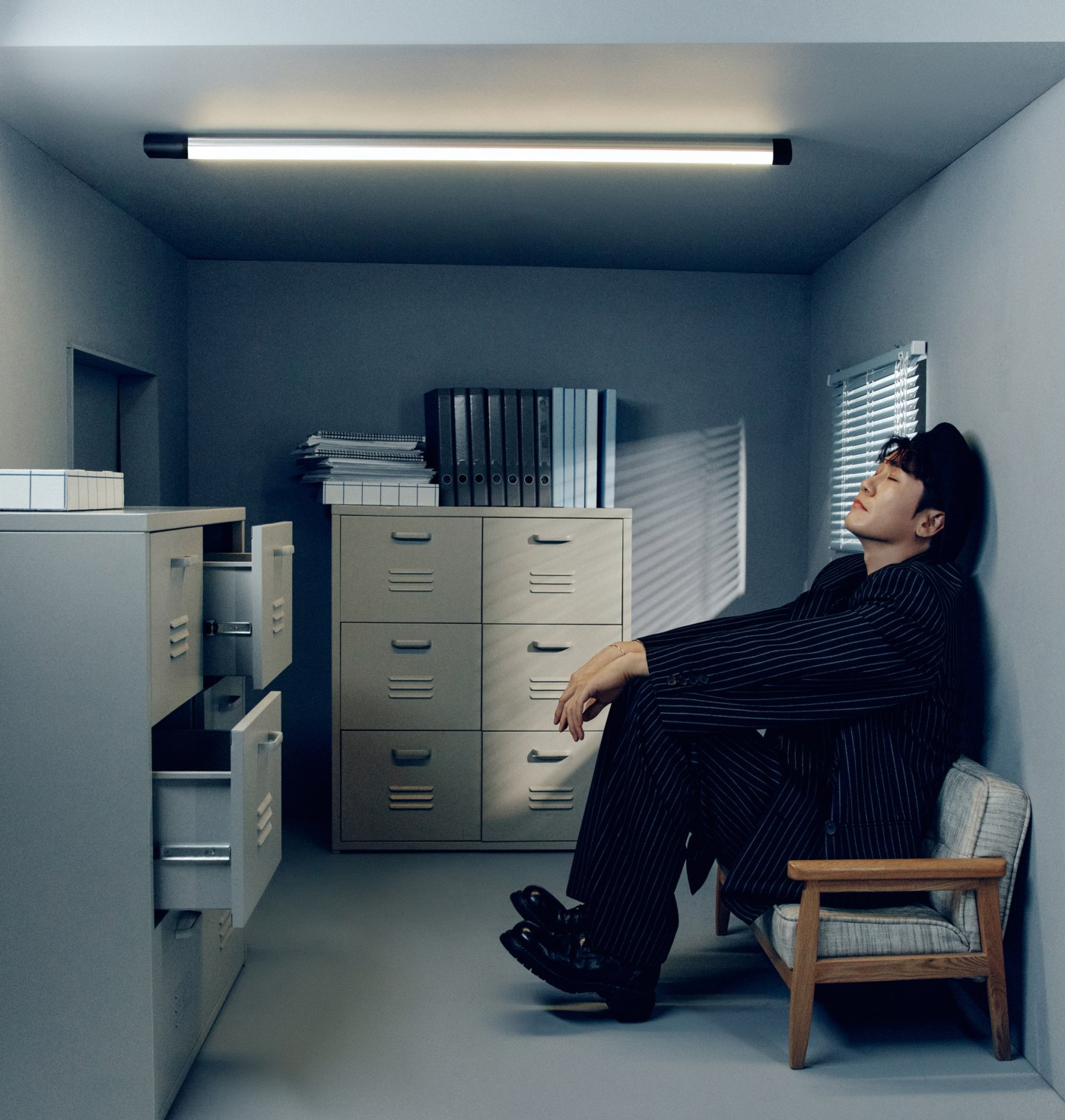 영탁, 미니 앨범 ‘SuperSuper’ 세 번째 콘셉트 포토 공개…매력뽀짝 K-직장인 대변신