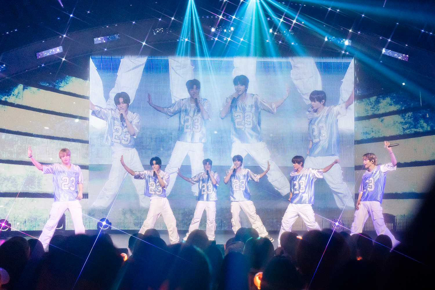 라이즈, 日 팬콘 홀 투어 9개 도시 15회 공연 성료…종합 선물 세트 같은 풍성한 구성 ‘뜨거운 호응’