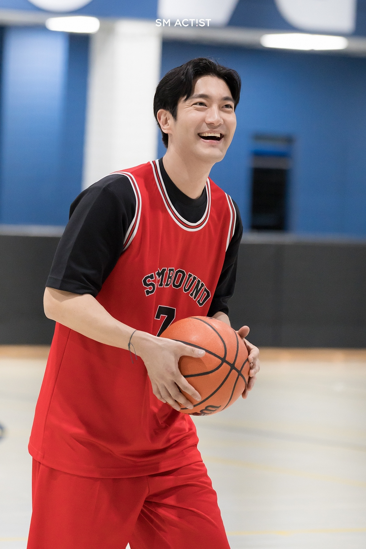 ‘DNA 러버’ 최시원, 농구 유니폼까지 완벽 소화…실제 경기 방불케 하는 열정+열연